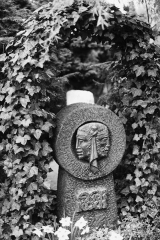 Grabmal Edgar Koch, Janus (1986)