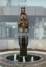 St. Barbara Turm Brunnen, Knappschaftskrankenhaus Sulzbach (1989)